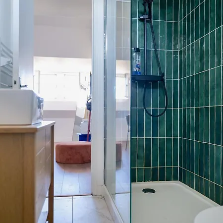 Face Eglise Saint Joseph Angers- 2 Personnes Angers